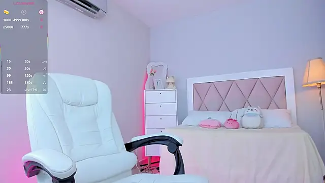 Snapshot of ania_sweet18 chatting on November 4, 1:27 am ania sweet18 online show from November 4, 1:27 am