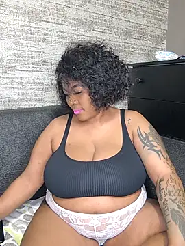 Snapshot of ExclusiveLeexx chatting on December 4, 4:59 pm ExclusiveLeexx online show from December 4, 4:59 pm