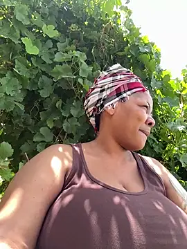 Snapshot of ExclusiveLeexx chatting on December 18, 9:15 am ExclusiveLeexx online show from December 18, 9:15 am