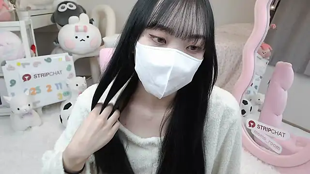 momo room online show from February 11, 10:59 am