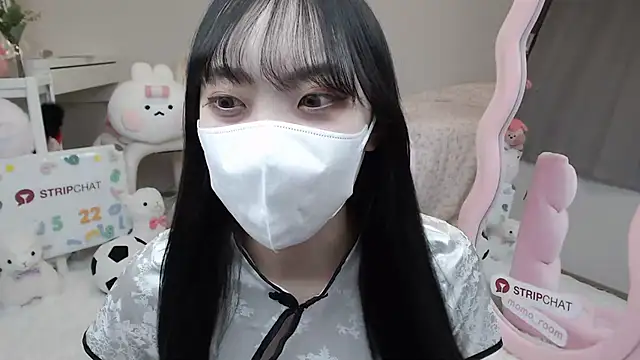 momo room online show from February 22, 10:07 am