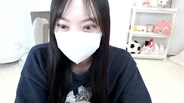 momo room online show from April 25, 11:02 am