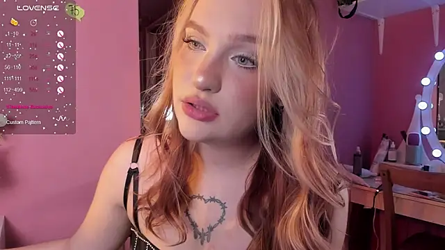 Snapshot of CarolineLovers chatting on November 15, 9:11 pm CarolineLovers online show from November 15, 9:11 pm