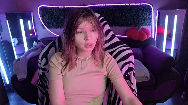 Snapshot of LitaBrom chatting on November 18, 9:03 am LitaBrom online show from November 18, 9:03 am