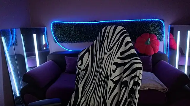 Snapshot of LitaBrom chatting on November 19, 8:58 am LitaBrom online show from November 19, 8:58 am