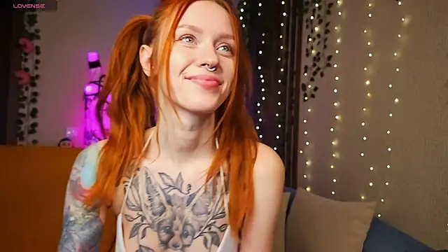 Snapshot of _SweetFox_ chatting on November 14, 2:32 am SweetFox online show from November 14, 2:32 am