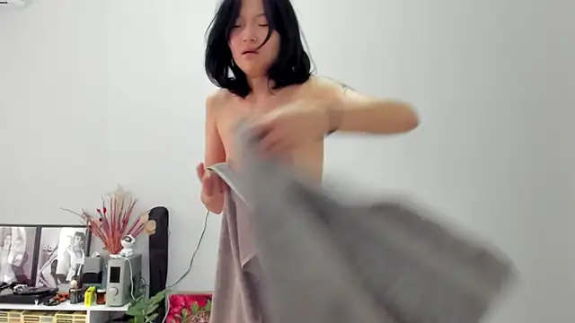 Snapshot of ailey_chao chatting on June 25, 2:44 am ailey chao online show from June 25, 2:44 am