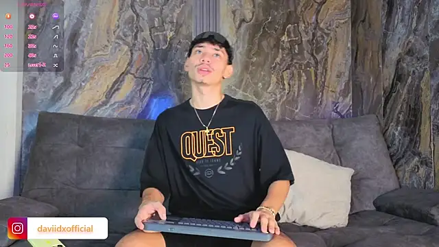 Snapshot of Daviid_laidd chatting on August 4, 2:08 pm Daviid laidd online show from August 4, 2:08 pm