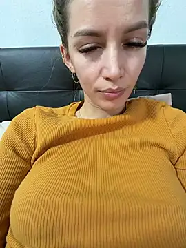 IvySamek online show from May 23, 12:31 pm