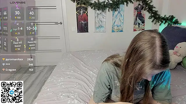 Snapshot of JorRoger chatting on December 15, 10:25 pm JorRoger online show from December 15, 10:25 pm