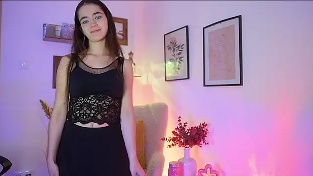 Snapshot of Gia_Paige18 chatting on October 31, 9:10 am Gia Paige18 online show from October 31, 9:10 am