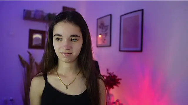 Snapshot of Gia_Paige18 chatting on November 7, 9:42 am Gia Paige18 online show from November 7, 9:42 am