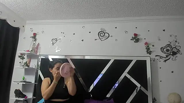 Snapshot of 1lovelygirls chatting on March 13, 12:02 pm 1lovelygirls online show from March 13, 12:02 pm