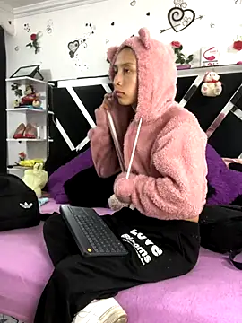 Snapshot of 1lovelygirls chatting on October 7, 12:02 pm 1lovelygirls online show from October 7, 12:02 pm