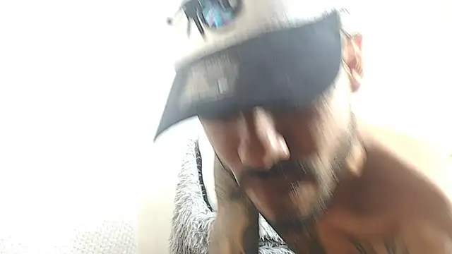 Snapshot of jeilerth chatting on February 7, 1:04 am jeilerth online show from February 7, 1:04 am