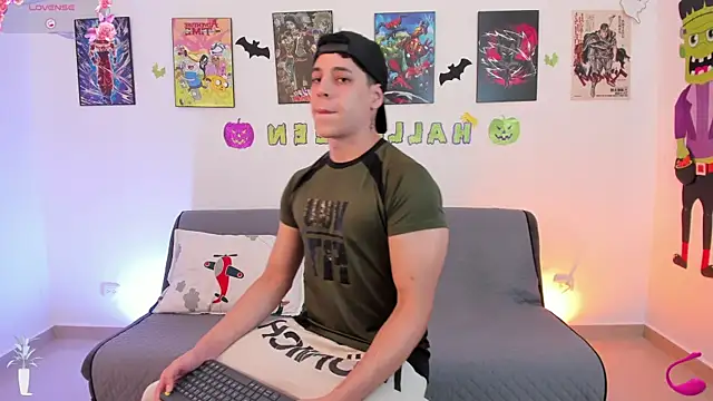 Snapshot of jonathanjoestar_ chatting on October 31, 9:49 pm jonathanjoestar online show from October 31, 9:49 pm