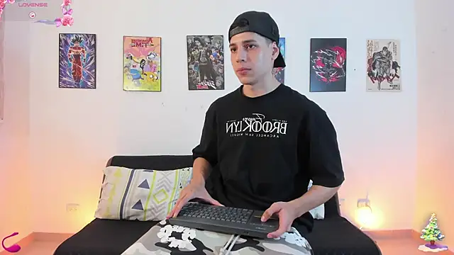 jonathanjoestar  online show from December 21, 11:50 am