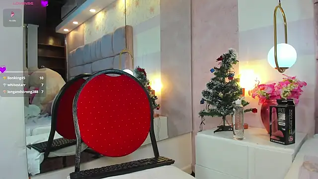 Snapshot of amina_west chatting on December 1, 12:15 am amina west online show from December 1, 12:15 am