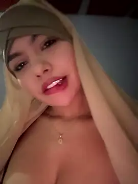 lalilamassu1 online show from January 15, 11:48 am