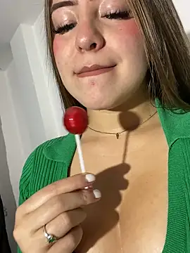 Snapshot of cheryl_cc chatting on February 13, 8:34 pm cheryl cc online show from February 13, 8:34 pm