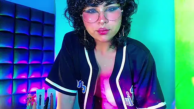 Snapshot of kuromi69 chatting on February 5, 4:27 am kuromi69 online show from February 5, 4:27 am