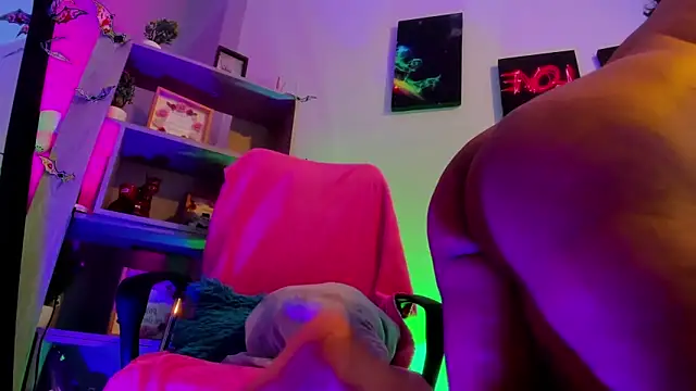 Snapshot of kuromi69 chatting on October 15, 4:12 am kuromi69 online show from October 15, 4:12 am