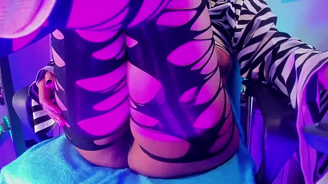 kuromi69 online show from December 18, 4:18 am