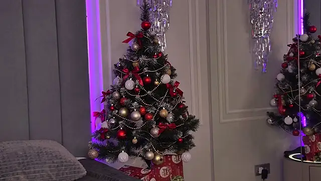 Snapshot of ChloeMarsch chatting on December 16, 5:01 am ChloeMarsch online show from December 16, 5:01 am