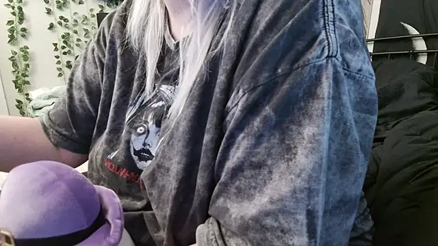 Snapshot of doomednympho chatting on November 11, 8:42 pm doomednympho online show from November 11, 8:42 pm