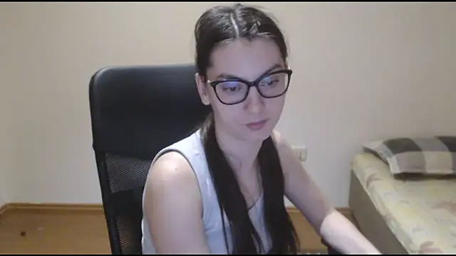 Snapshot of CuteJollie4U chatting on March 7, 12:48 am CuteJollie4U online show from March 7, 12:48 am