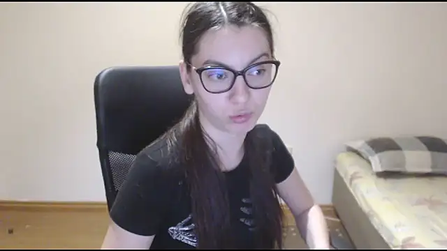 Snapshot of CuteJollie4U chatting on March 7, 9:06 pm CuteJollie4U online show from March 7, 9:06 pm