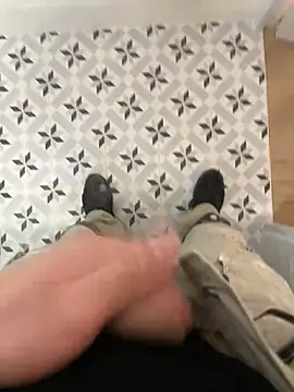 Snapshot of dimitriei chatting on December 10, 10:06 am dimitriei online show from December 10, 10:06 am