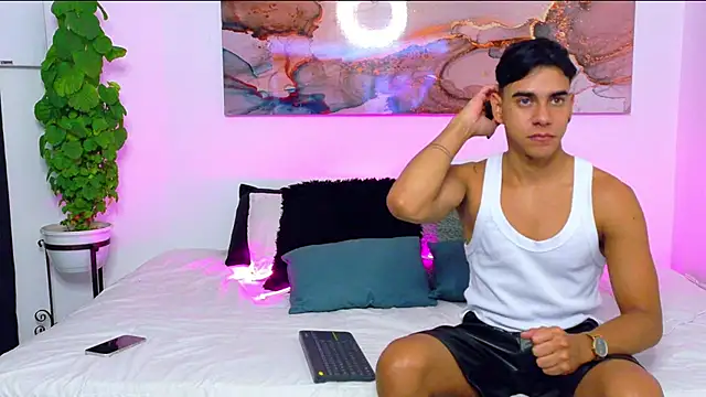 Mackenzzie 777  online show from October 9, 3:15 am