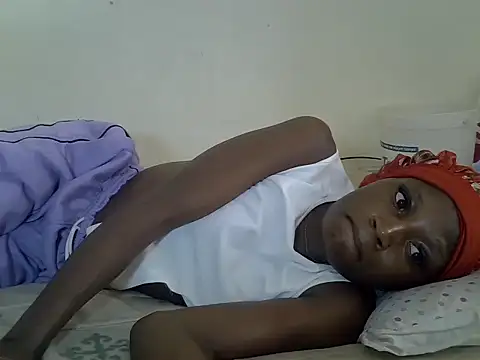 Snapshot of SpicyPetite chatting on June 9, 8:26 am SpicyPetite online show from June 9, 8:26 am