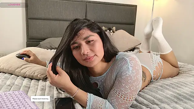 lady ni  online show from April 28, 1:27 pm
