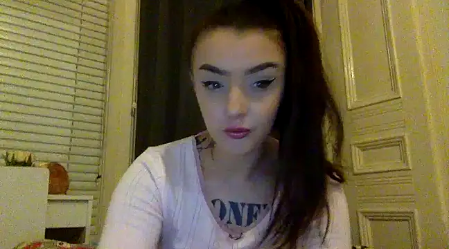 Snapshot of LucyLuxee19 chatting on December 5, 5:39 pm LucyLuxee19 online show from December 5, 5:39 pm
