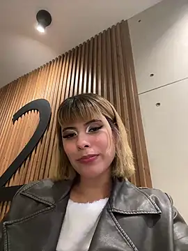 Snapshot of oxiris_1 chatting on February 15, 1:10 am oxiris 1 online show from February 15, 1:10 am