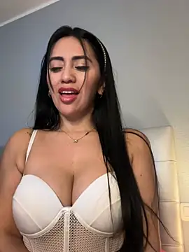 Snapshot of tamara_jay chatting on February 8, 2:15 am tamara jay online show from February 8, 2:15 am