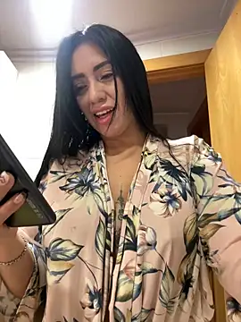 Snapshot of tamara_jay chatting on October 17, 9:45 am tamara jay online show from October 17, 9:45 am