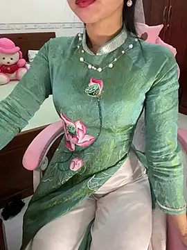    Erin    online show from July 22, 3:09 am