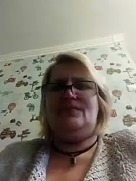 Snapshot of Forest-Lady chatting on December 28, 10:14 am Forest-Lady online show from December 28, 10:14 am