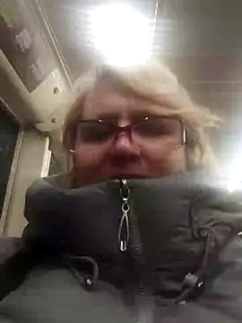 Snapshot of Forest-Lady chatting on January 4, 4:22 pm Forest-Lady online show from January 4, 4:22 pm