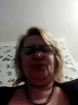 Snapshot of Forest-Lady chatting on February 12, 8:18 pm Forest-Lady online show from February 12, 8:18 pm