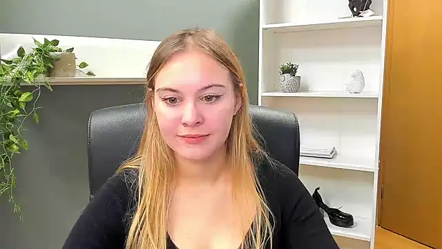 Snapshot of kitty_valeria chatting on January 12, 2:19 pm kitty valeria online show from January 12, 2:19 pm