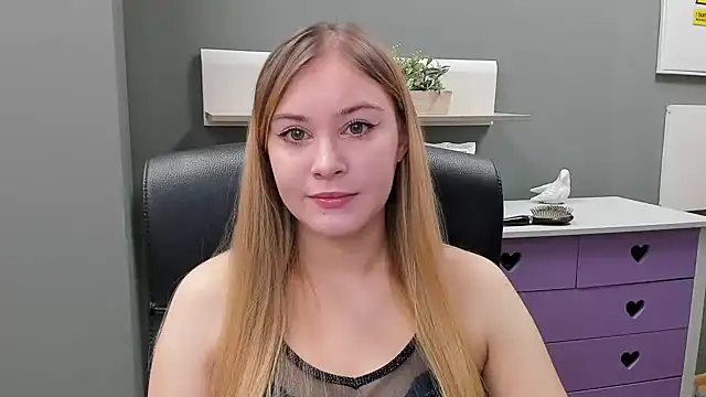 Snapshot of kitty_valeria chatting on February 9, 7:49 am kitty valeria online show from February 9, 7:49 am