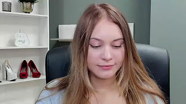 Snapshot of kitty_valeria chatting on October 5, 1:42 pm kitty valeria online show from October 5, 1:42 pm