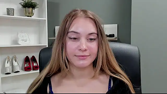 Snapshot of kitty_valeria chatting on October 12, 7:02 pm kitty valeria online show from October 12, 7:02 pm