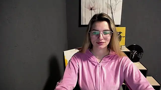 lady olivia  online show from March 17, 1:25 pm