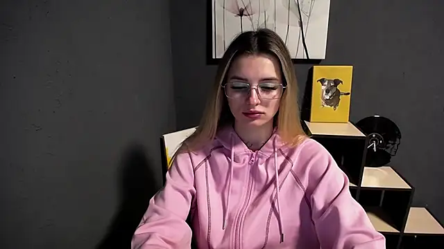 lady olivia  online show from May 1, 12:32 pm