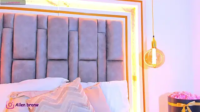 Snapshot of elianabrown chatting on October 27, 11:52 pm elianabrown online show from October 27, 11:52 pm